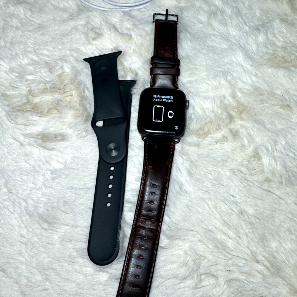 Apple Watch Series 4 44mm ( Leather And Oem Band)